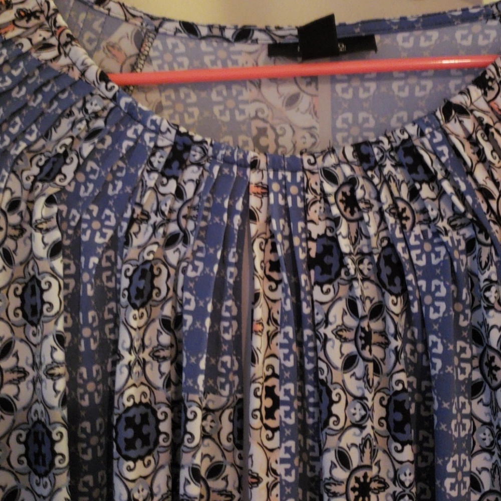 Shirt - Picture 2 of 3